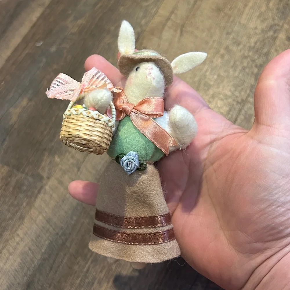 2 Heart Felts Midwest of Cannon Falls Rabbits  Basket Easter‎ Vintage Easter egg